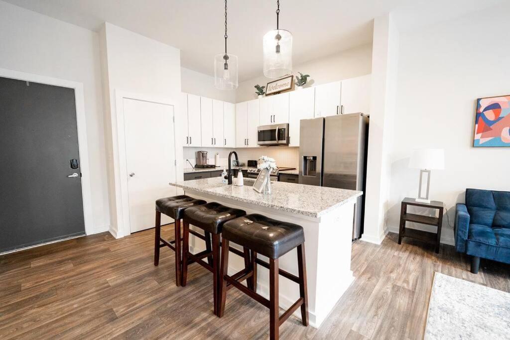 Luxury Apartment Wifi, Gym, Pool, Shops & Food! Unit 329 Charlotte Kültér fotó
