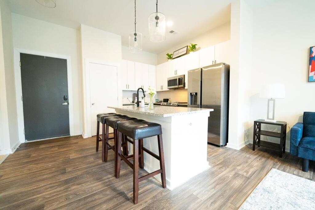 Luxury Apartment Wifi, Gym, Pool, Shops & Food! Unit 329 Charlotte Kültér fotó